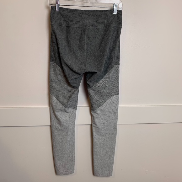 Outdoor Voices Graphite, Ash, & Dove Springs 7/8 Legging - Picture 4 of 8
